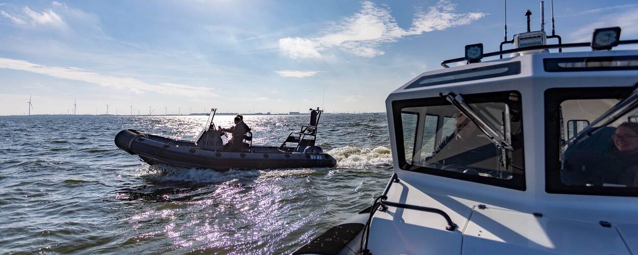 NVWA boot voor controle visserij op het water