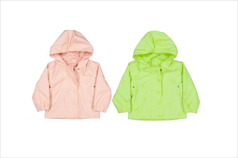 Twee kinderjassen groen en roze