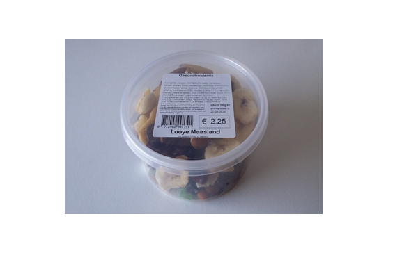 Rond plastic bakje met gemengde noten en gedroogd fruit van Looye Maasland "Gezondheidsmix"