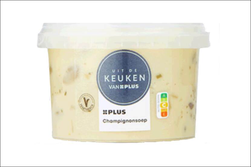 Plastic emmer met champignonsoep van PLUS