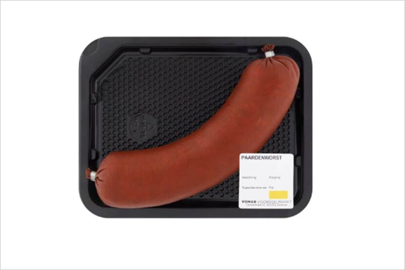 Verpakking met hele en ongesneden paardenworst